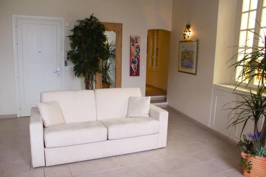 Very Charming Studio Apartment On Port In Cannes A Short Walk To Palais With Aircon And Internet 411 Bagian luar foto